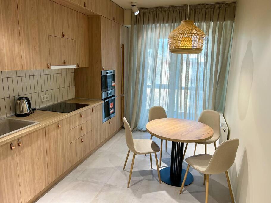 2 Bedroom On Ismail Corner Stefan Cel Mare, New Apartment, Chisinau Center! Exterior photo